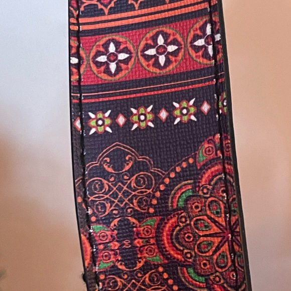 Black Phone Crossbody With Guitar Reversible Strap - Picture 4 of 5